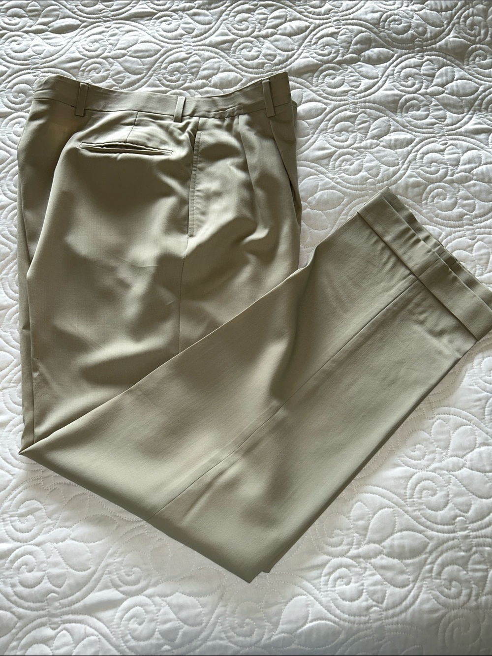 Jos A.Bank Pleated 100% Wool Dress Pant. SIZE 34 x 32